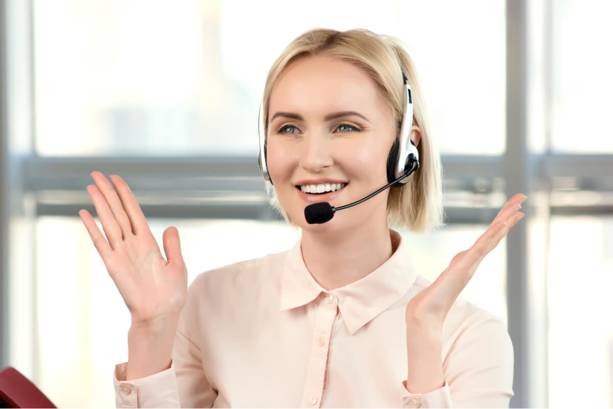 female-blond-call-center-operator-portrait-2021-11-02-01-41-33-utc.jpg